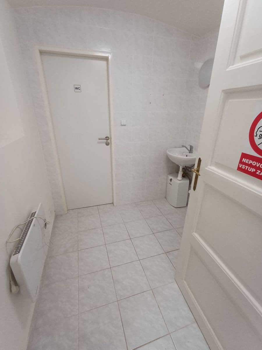 Prenájom nebytového priestoru 22 m², Nad Sokolovnou, Praha, Praha Prenájom nebytového priestoru 22 m², Nad Sokolovnou, Praha, Praha