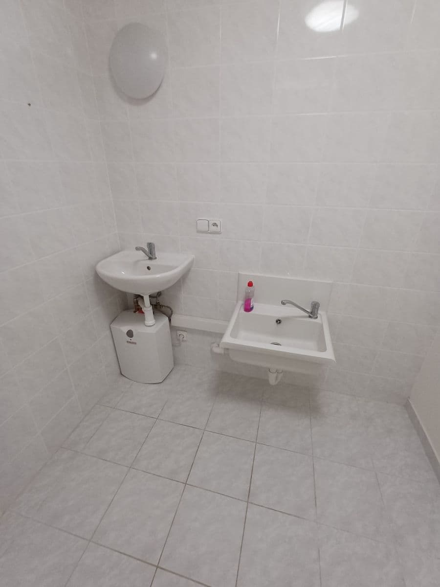 Prenájom nebytového priestoru 22 m², Nad Sokolovnou, Praha, Praha Prenájom nebytového priestoru 22 m², Nad Sokolovnou, Praha, Praha