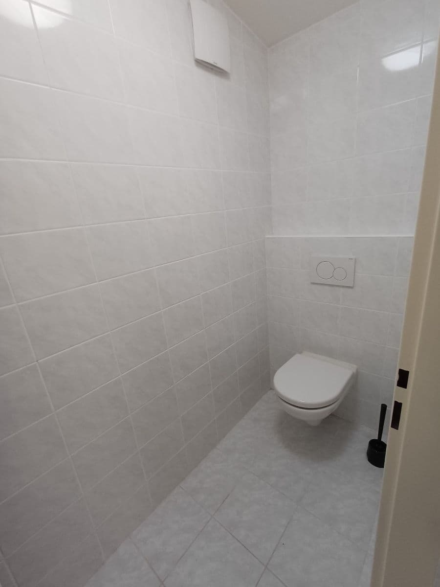 Prenájom nebytového priestoru 22 m², Nad Sokolovnou, Praha, Praha Prenájom nebytového priestoru 22 m², Nad Sokolovnou, Praha, Praha