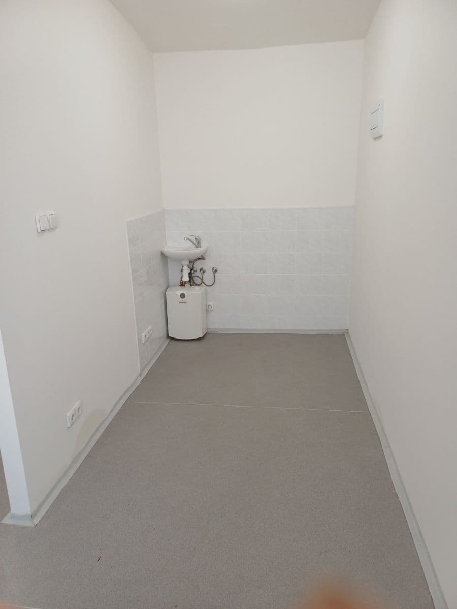 Prenájom nebytového priestoru 22 m², Nad Sokolovnou, Praha, Praha Prenájom nebytového priestoru 22 m², Nad Sokolovnou, Praha, Praha