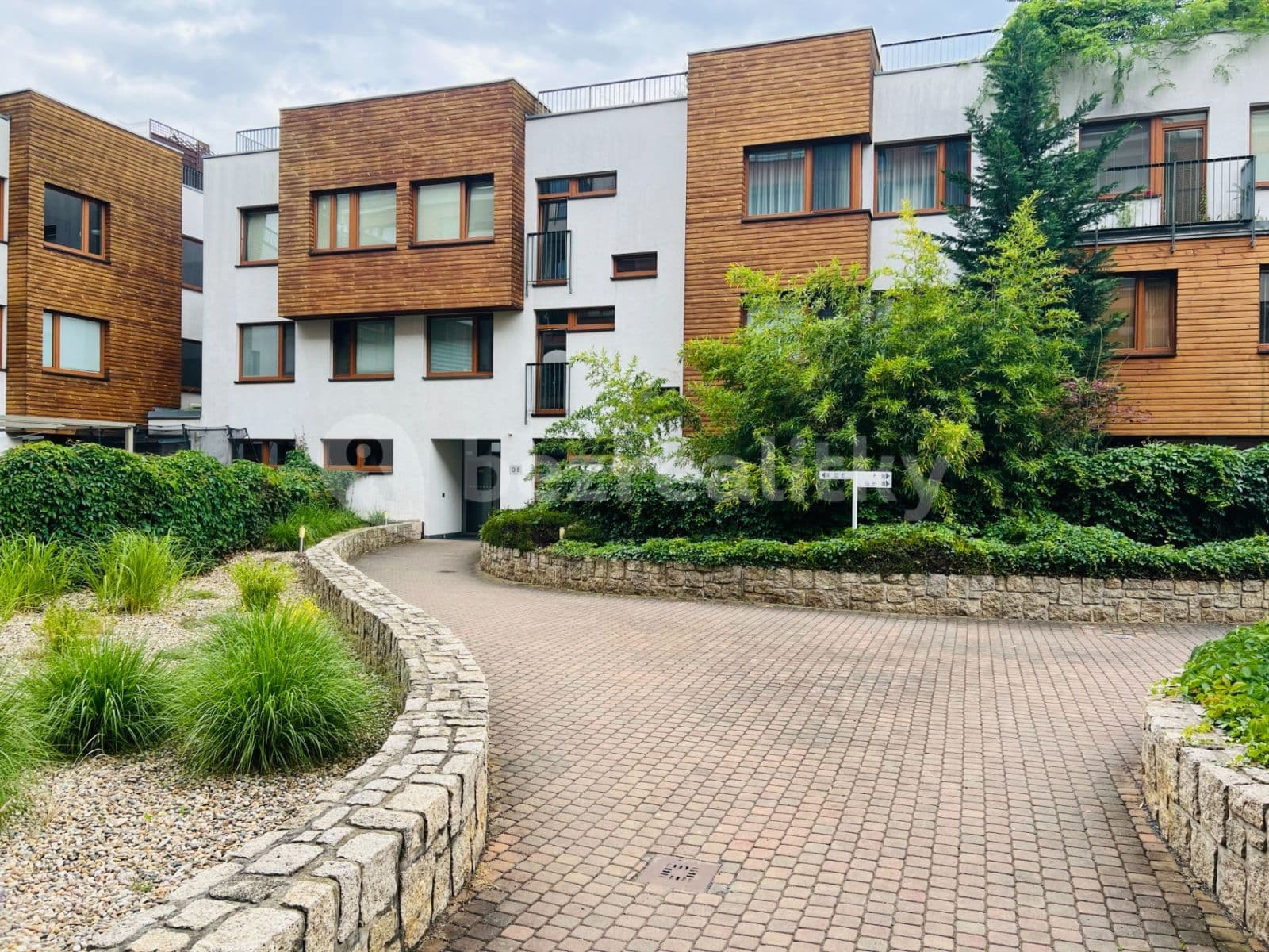 Prenájom bytu 2-izbový 50 m², Nad Okrouhlíkem, Praha, Praha Prenájom bytu 2-izbový 50 m², Nad Okrouhlíkem, Praha, Praha