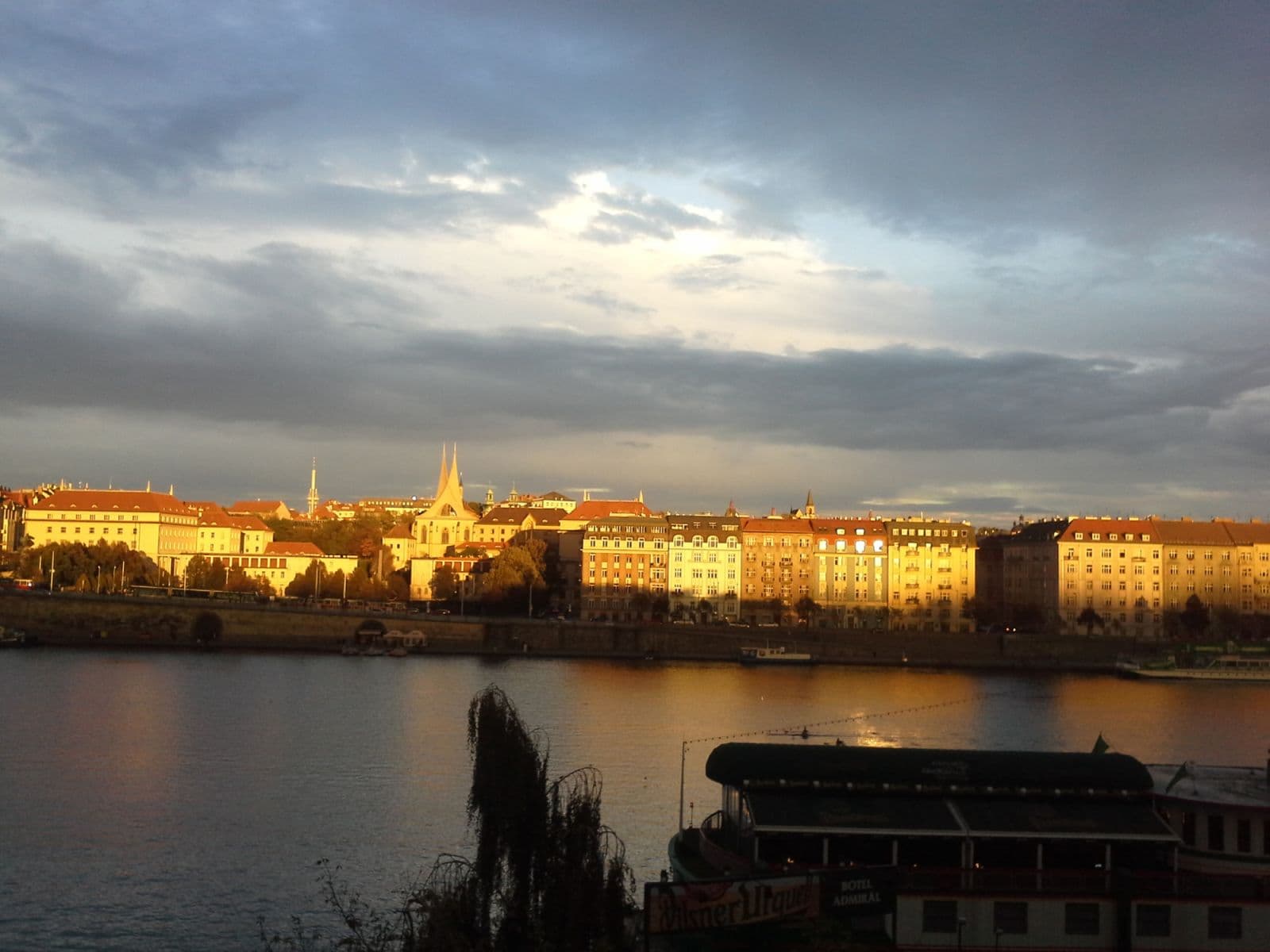 Prenájom bytu 80 m², Hořejší nábřeží, Praha, Praha Prenájom bytu 80 m², Hořejší nábřeží, Praha, Praha