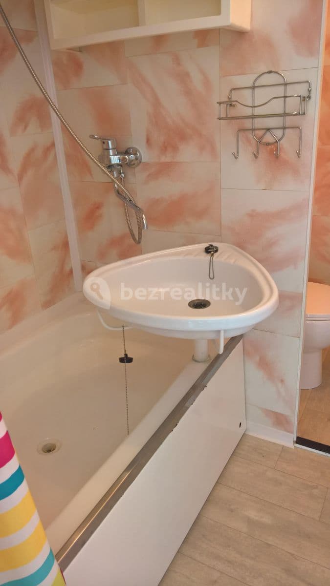 Prenájom bytu 1-izbový 21 m², Heranova, Ústí nad Orlicí, Pardubický kraj Prenájom bytu 1-izbový 21 m², Heranova, Ústí nad Orlicí, Pardubický kraj