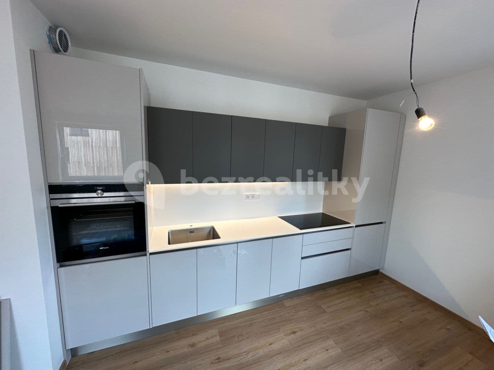 Prenájom bytu 4-izbový 130 m², Stočesova, Praha, Praha Prenájom bytu 4-izbový 130 m², Stočesova, Praha, Praha
