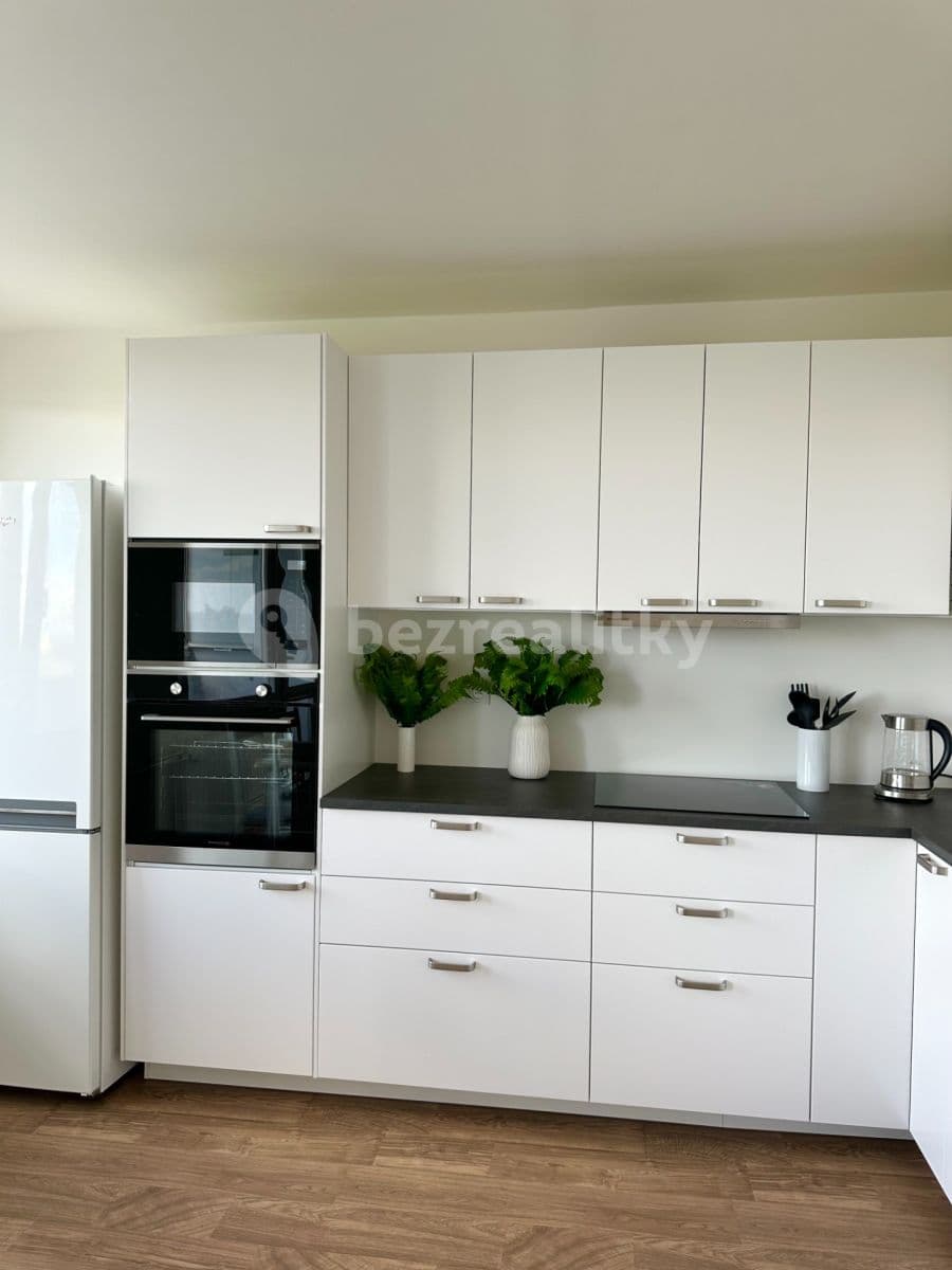 Prenájom bytu 3-izbový 73 m², Zárybská, Praha, Praha Prenájom bytu 3-izbový 73 m², Zárybská, Praha, Praha