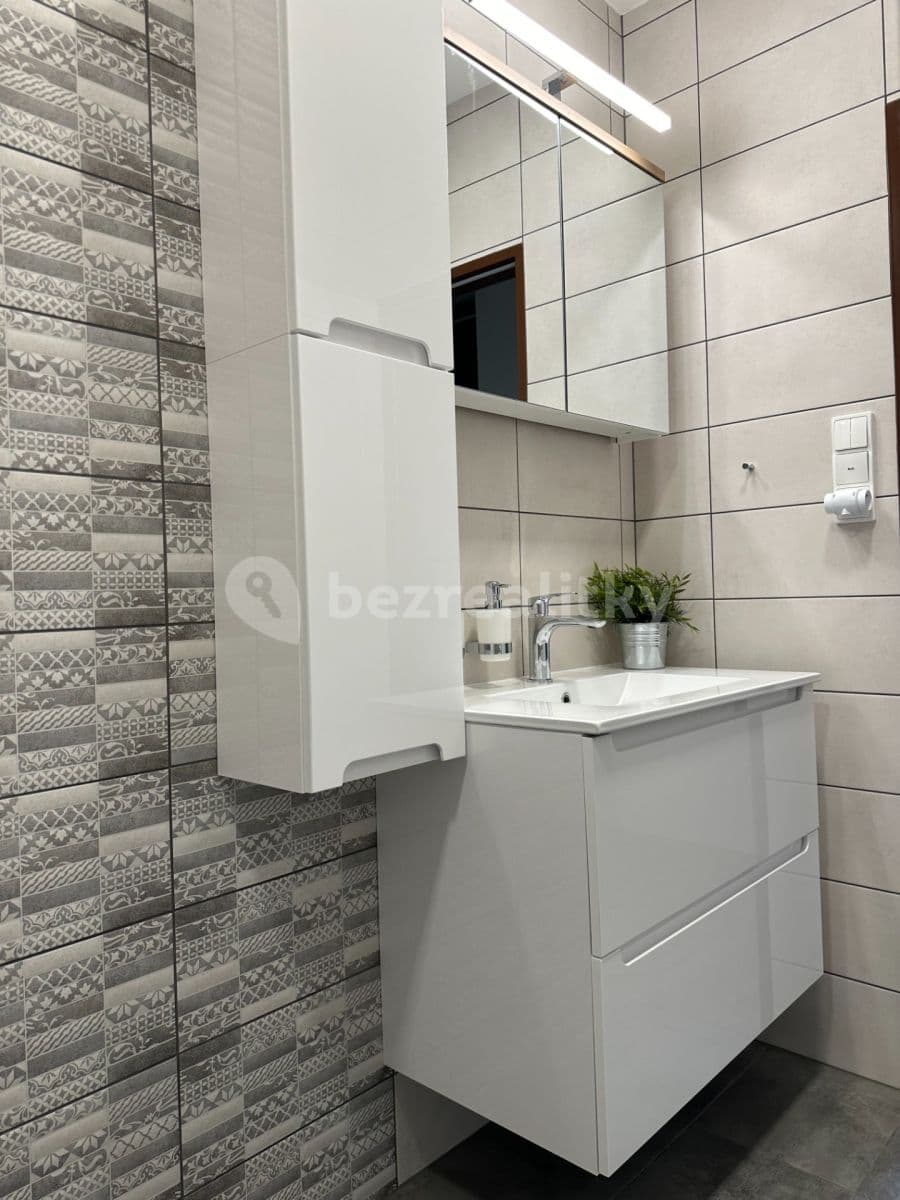 Prenájom bytu 3-izbový 73 m², Zárybská, Praha, Praha Prenájom bytu 3-izbový 73 m², Zárybská, Praha, Praha