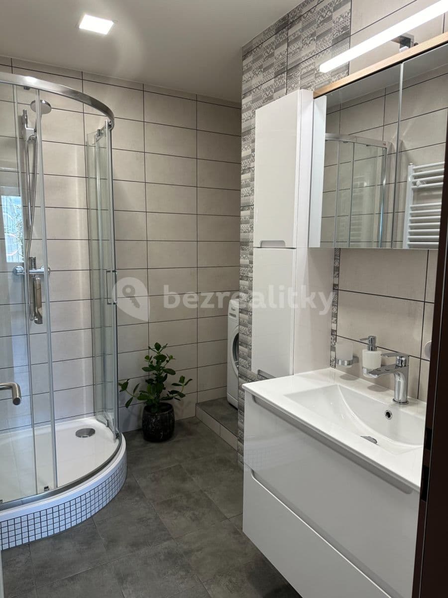 Prenájom bytu 3-izbový 73 m², Zárybská, Praha, Praha Prenájom bytu 3-izbový 73 m², Zárybská, Praha, Praha