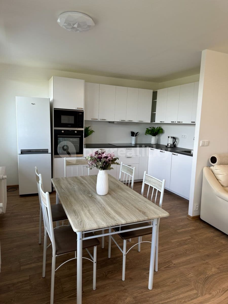 Prenájom bytu 3-izbový 73 m², Zárybská, Praha, Praha Prenájom bytu 3-izbový 73 m², Zárybská, Praha, Praha