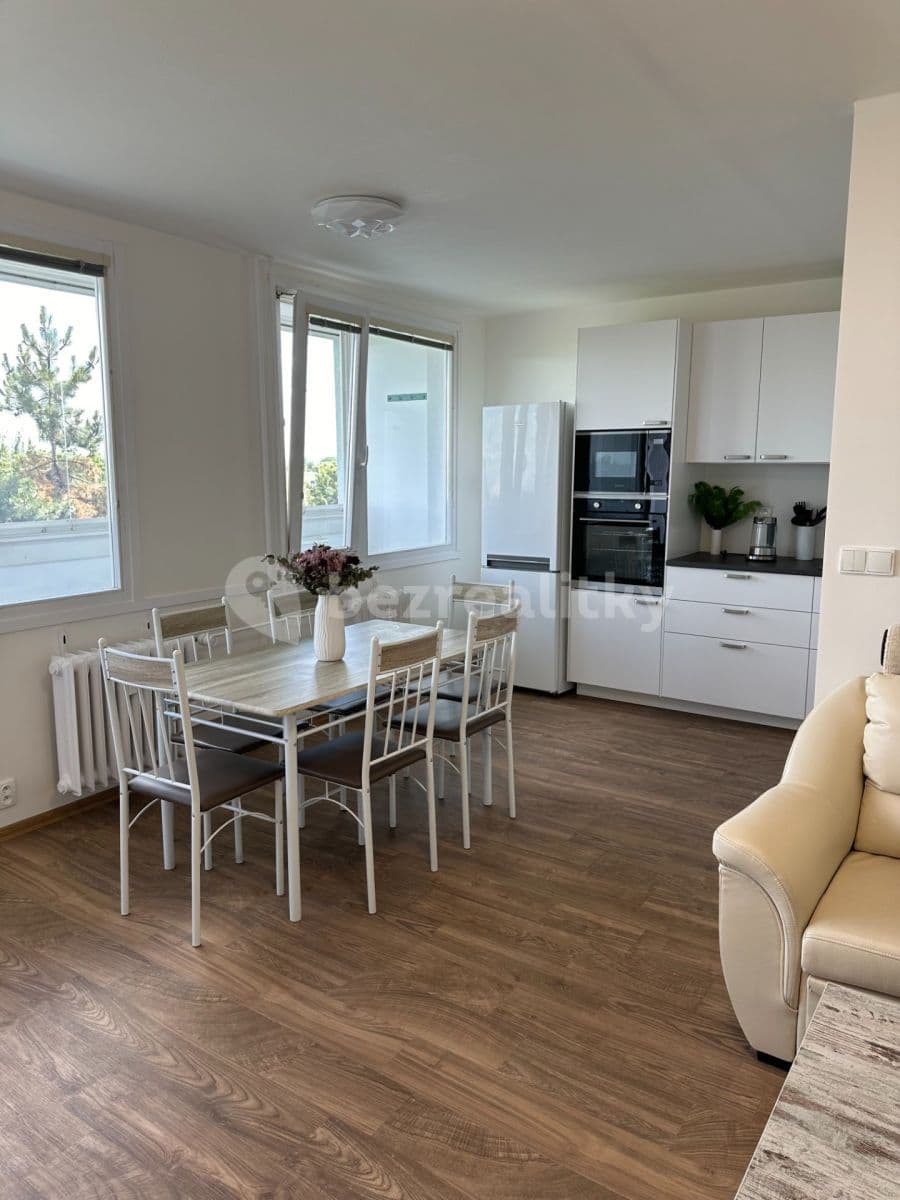 Prenájom bytu 3-izbový 73 m², Zárybská, Praha, Praha Prenájom bytu 3-izbový 73 m², Zárybská, Praha, Praha
