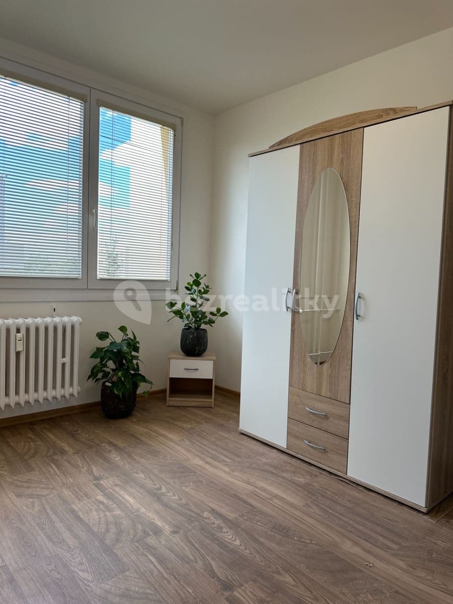 Prenájom bytu 3-izbový 73 m², Zárybská, Praha, Praha Prenájom bytu 3-izbový 73 m², Zárybská, Praha, Praha