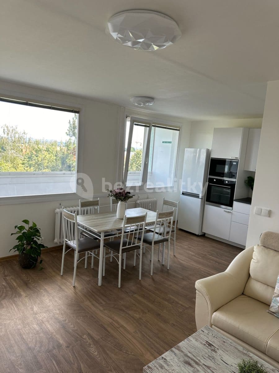 Prenájom bytu 3-izbový 73 m², Zárybská, Praha, Praha Prenájom bytu 3-izbový 73 m², Zárybská, Praha, Praha