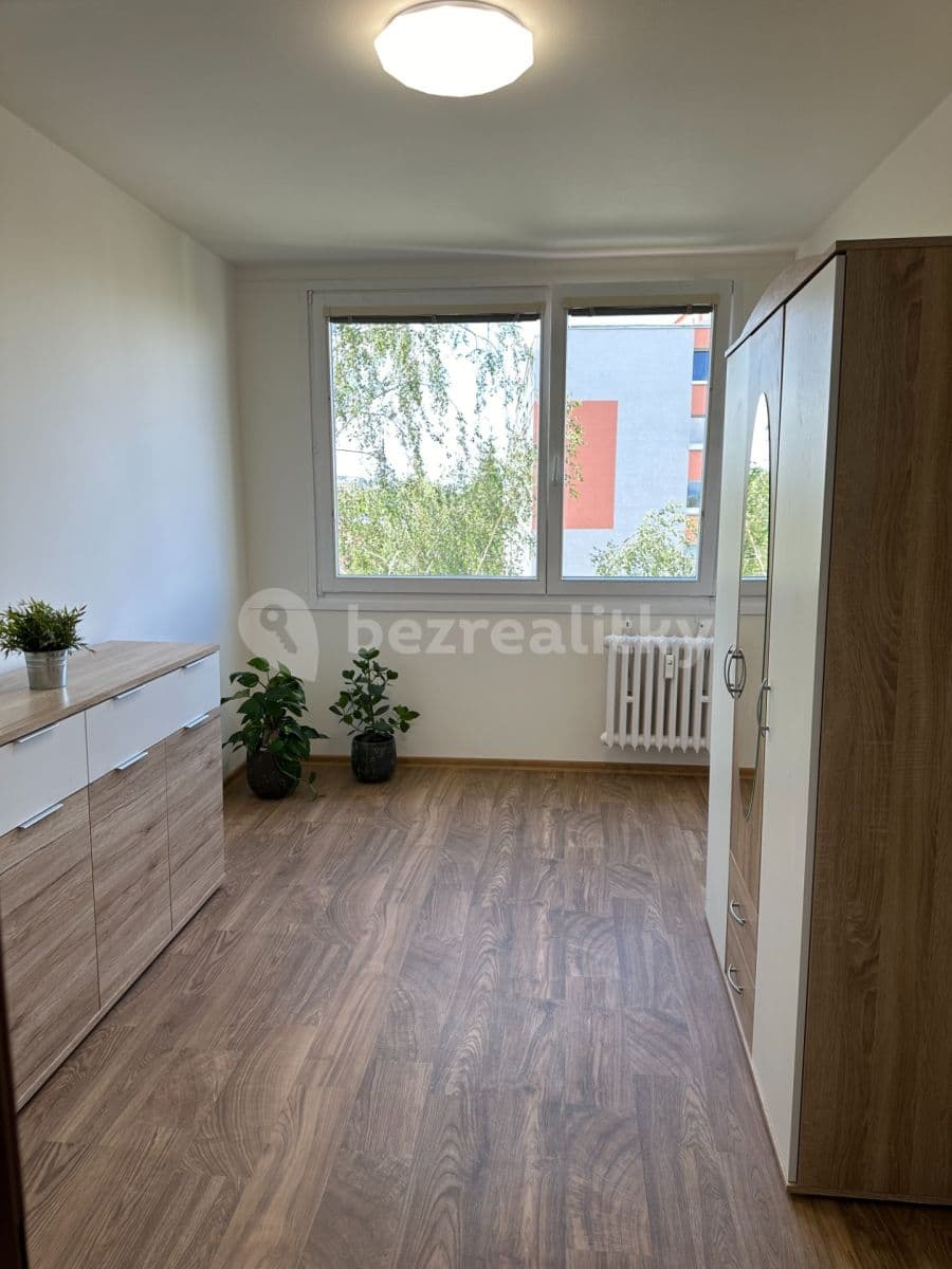 Prenájom bytu 3-izbový 73 m², Zárybská, Praha, Praha Prenájom bytu 3-izbový 73 m², Zárybská, Praha, Praha