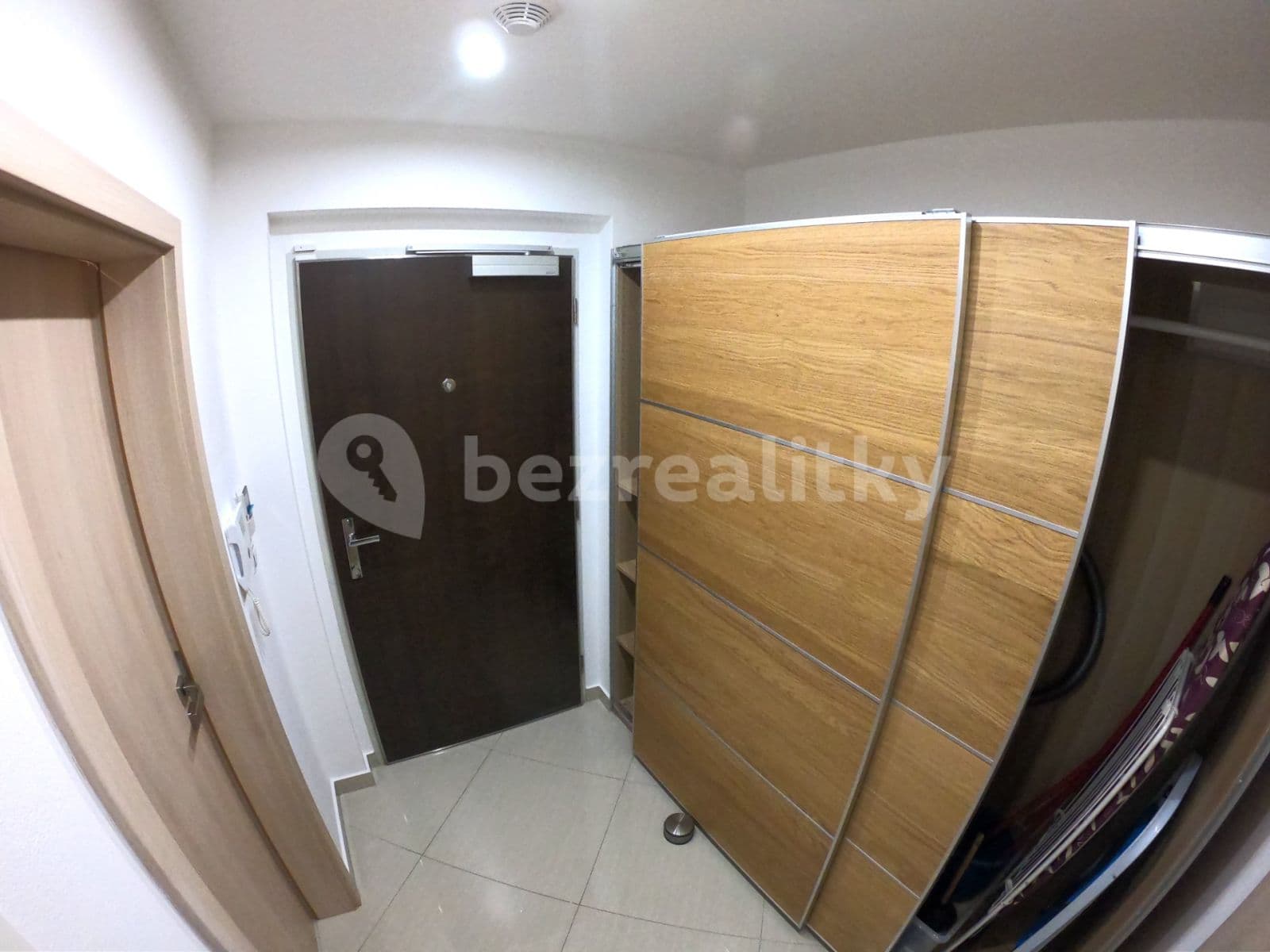 Prenájom bytu 1-izbový 37 m², Olšanská, Praha, Praha Prenájom bytu 1-izbový 37 m², Olšanská, Praha, Praha