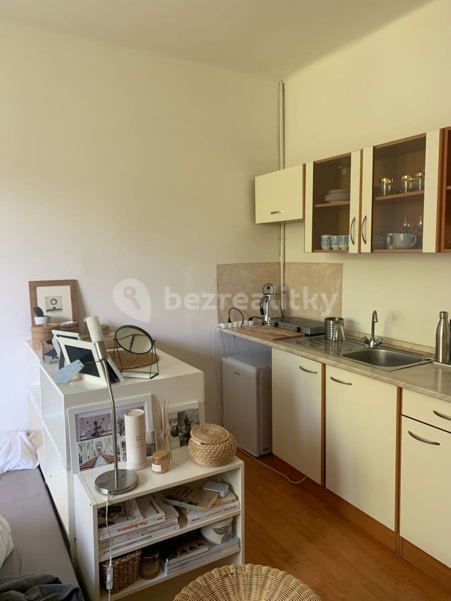 Prenájom bytu 1-izbový 28 m², Ve Struhách, Praha, Praha Prenájom bytu 1-izbový 28 m², Ve Struhách, Praha, Praha