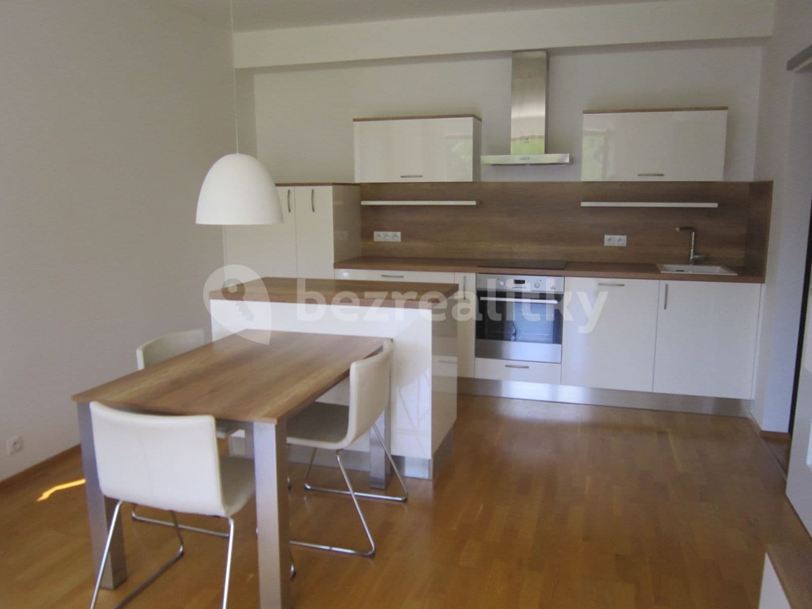 Prenájom bytu 3-izbový 96 m², Plzeňská, Praha, Praha Prenájom bytu 3-izbový 96 m², Plzeňská, Praha, Praha