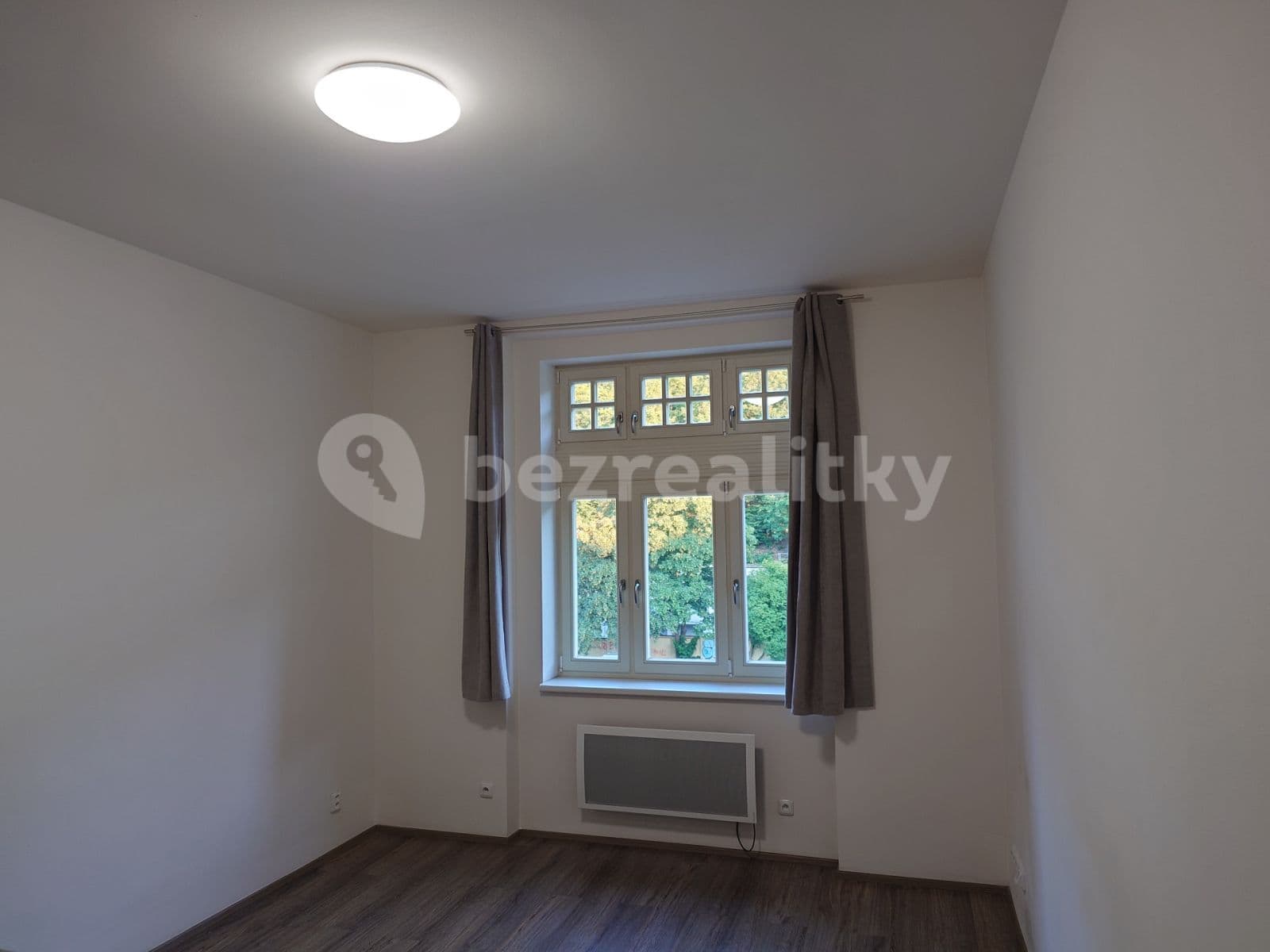Prenájom bytu Garsoniéra 28 m², Erbenova, Praha, Praha Prenájom bytu Garsoniéra 28 m², Erbenova, Praha, Praha