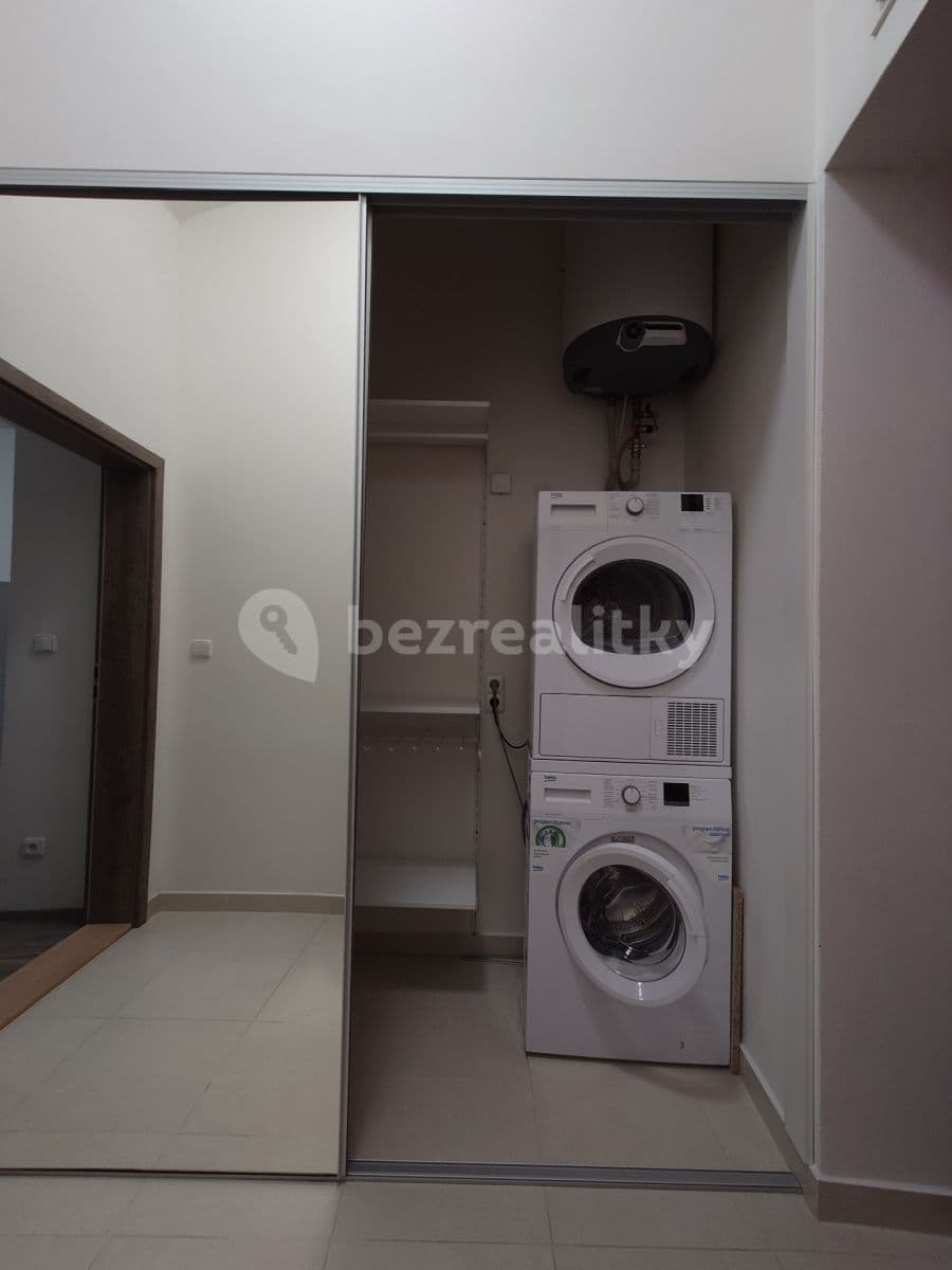 Prenájom bytu Garsoniéra 28 m², Erbenova, Praha, Praha Prenájom bytu Garsoniéra 28 m², Erbenova, Praha, Praha
