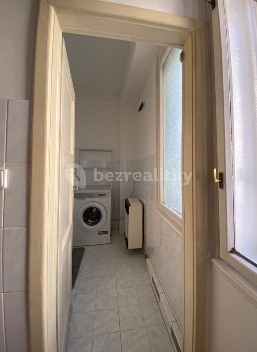 Prenájom bytu 1-izbový 39 m², Viklefova, Praha, Praha Prenájom bytu 1-izbový 39 m², Viklefova, Praha, Praha