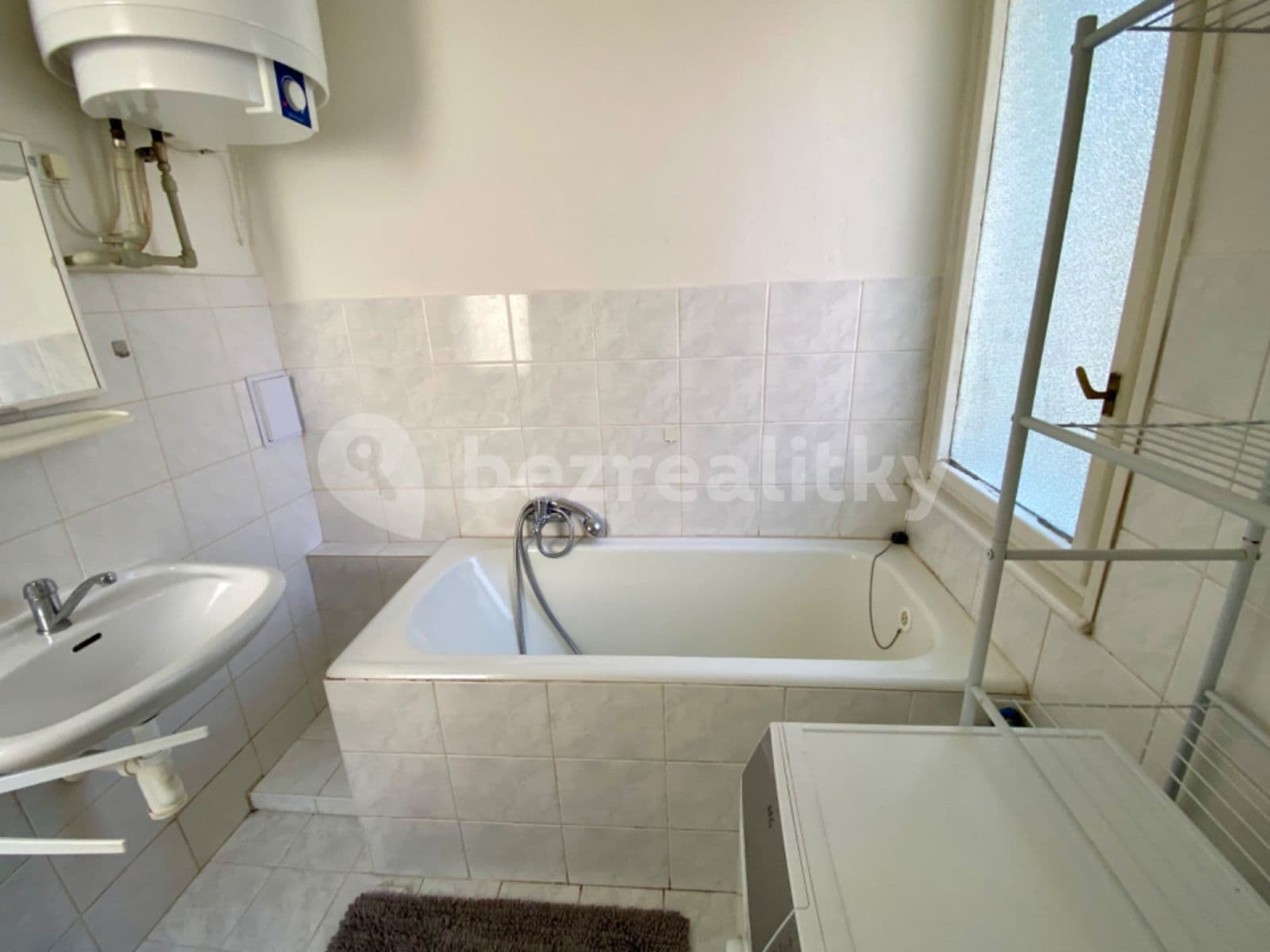 Prenájom bytu 1-izbový 39 m², Viklefova, Praha, Praha Prenájom bytu 1-izbový 39 m², Viklefova, Praha, Praha