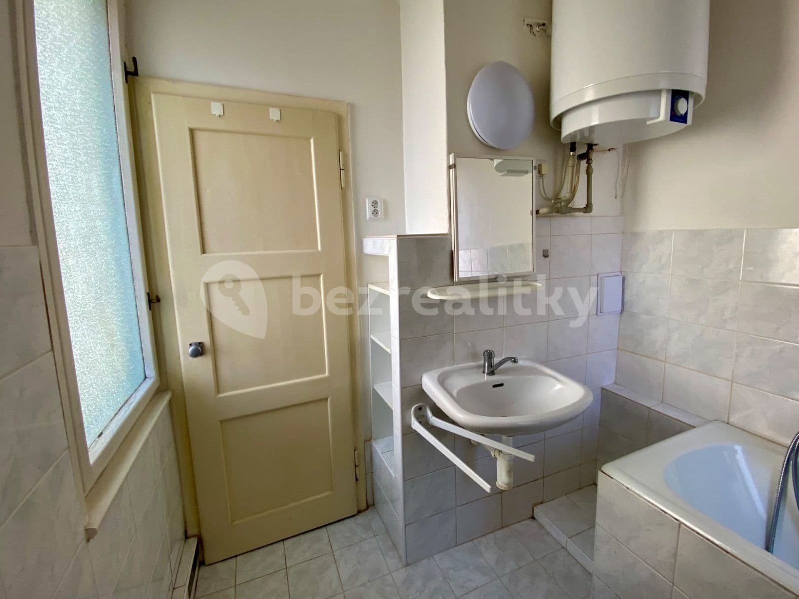 Prenájom bytu 1-izbový 39 m², Viklefova, Praha, Praha Prenájom bytu 1-izbový 39 m², Viklefova, Praha, Praha