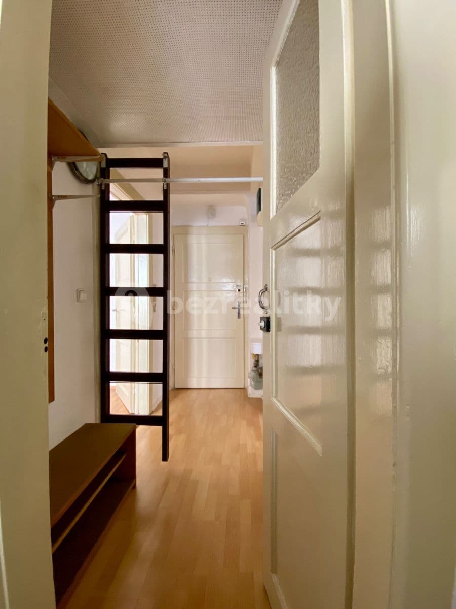 Prenájom bytu 1-izbový 39 m², Viklefova, Praha, Praha Prenájom bytu 1-izbový 39 m², Viklefova, Praha, Praha