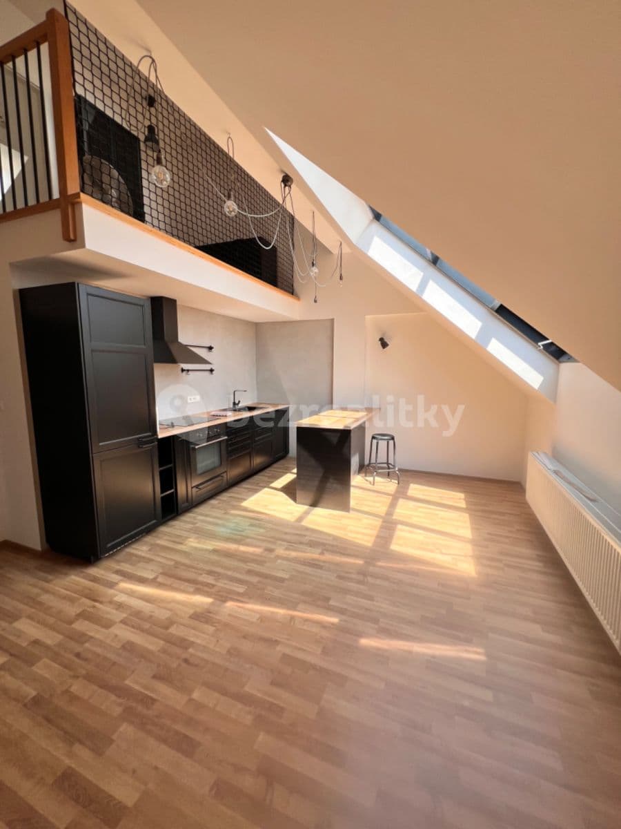 Prenájom bytu 3-izbový 70 m², 28. pluku, Praha, Praha Prenájom bytu 3-izbový 70 m², 28. pluku, Praha, Praha