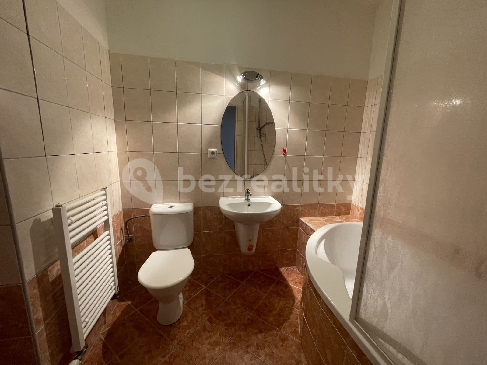 Prenájom bytu 2-izbový 57 m², Okrová, Náchod, Královéhradecký kraj Prenájom bytu 2-izbový 57 m², Okrová, Náchod, Královéhradecký kraj