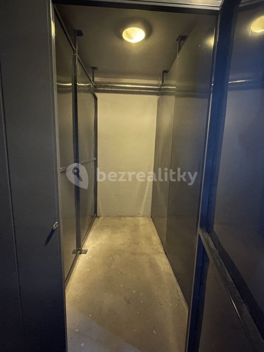Prenájom bytu 2-izbový 57 m², Okrová, Náchod, Královéhradecký kraj Prenájom bytu 2-izbový 57 m², Okrová, Náchod, Královéhradecký kraj