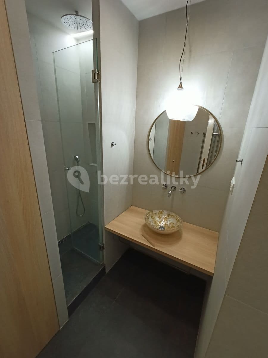 Prenájom bytu 2-izbový 50 m², U Nikolajky, Praha, Praha Prenájom bytu 2-izbový 50 m², U Nikolajky, Praha, Praha