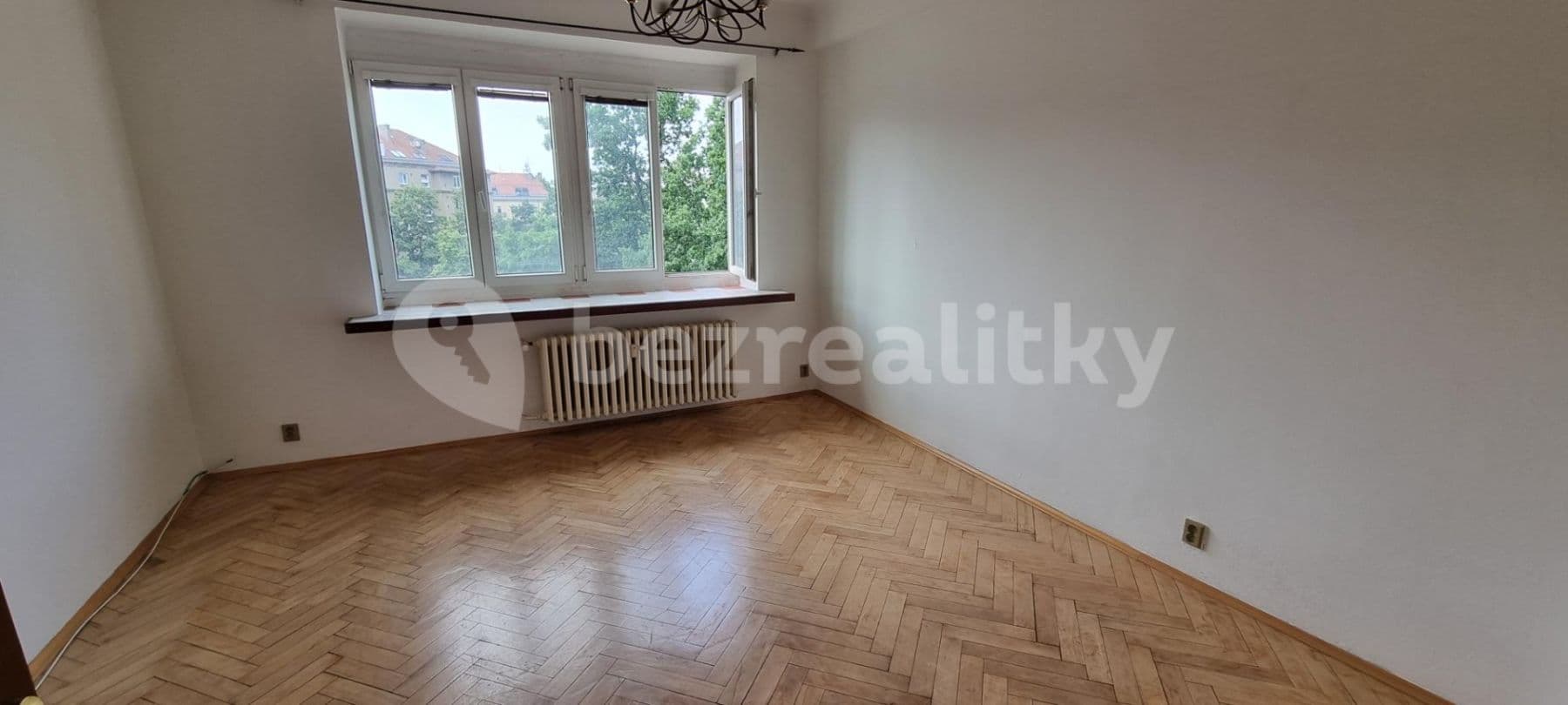 Prenájom bytu 2-izbový 71 m², 28. pluku, Praha, Praha Prenájom bytu 2-izbový 71 m², 28. pluku, Praha, Praha