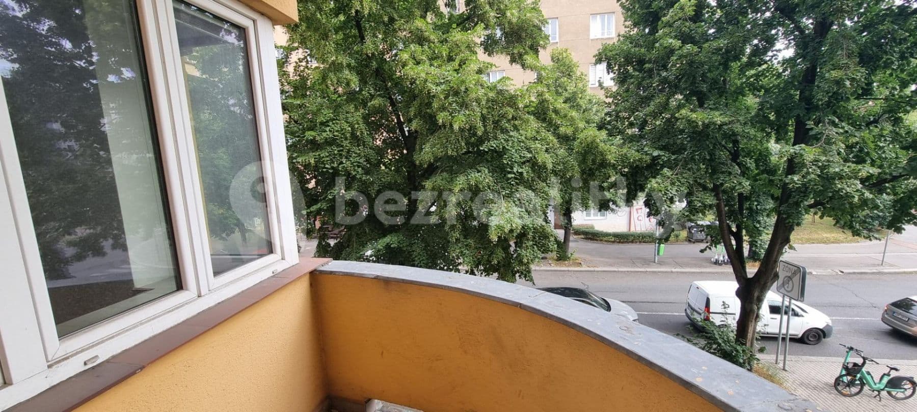 Prenájom bytu 2-izbový 71 m², 28. pluku, Praha, Praha Prenájom bytu 2-izbový 71 m², 28. pluku, Praha, Praha