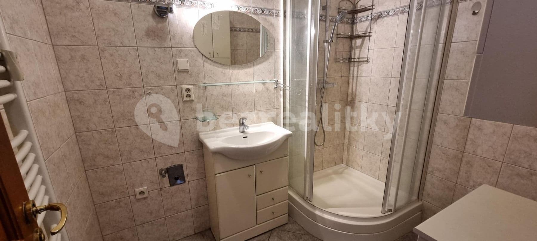 Prenájom bytu 2-izbový 71 m², 28. pluku, Praha, Praha Prenájom bytu 2-izbový 71 m², 28. pluku, Praha, Praha