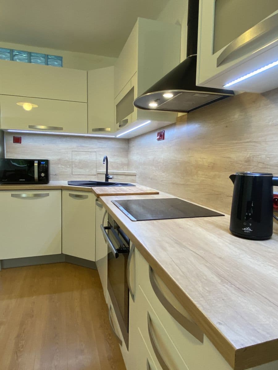 Prenájom bytu 52 m², Hrusická, Praha, Praha Prenájom bytu 52 m², Hrusická, Praha, Praha