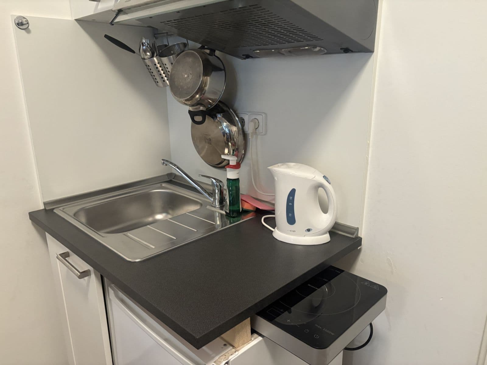 Prenájom bytu 25 m², Víta Nejedlého, Praha, Praha Prenájom bytu 25 m², Víta Nejedlého, Praha, Praha