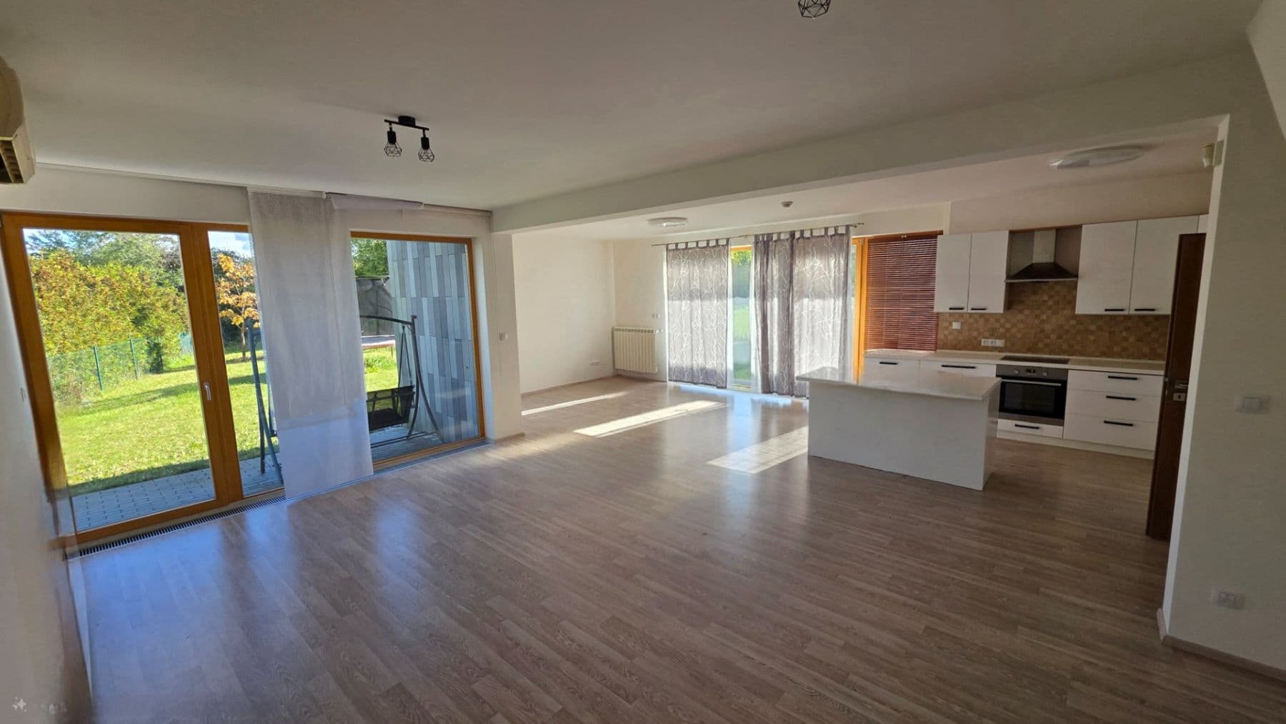 Prenájom domu 200 m², pozemek 970 m², Lhenická, Praha, Praha Prenájom domu 200 m², pozemek 970 m², Lhenická, Praha, Praha