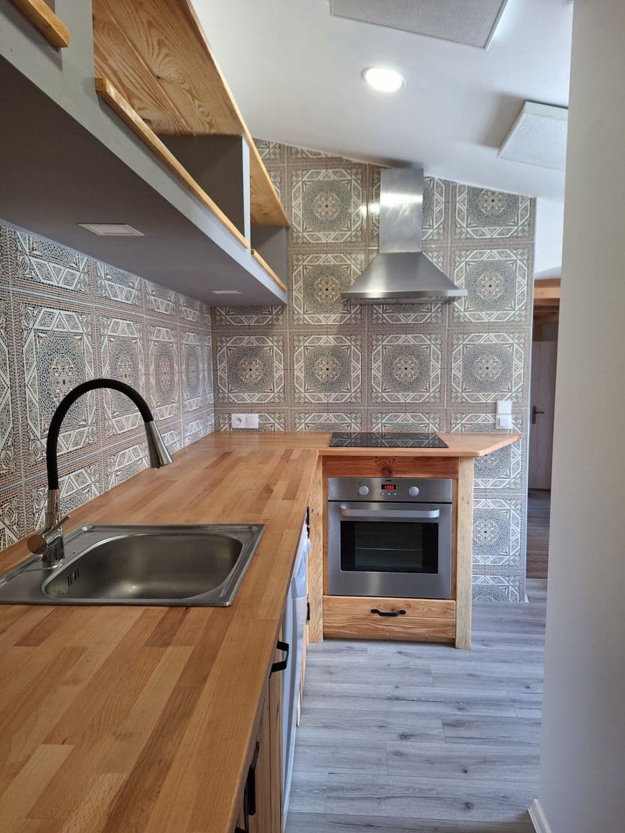 Prenájom domu 93 m², pozemok 50 m², V. Burgra, Kladno, Středočeský kraj Prenájom domu 93 m², pozemok 50 m², V. Burgra, Kladno, Středočeský kraj