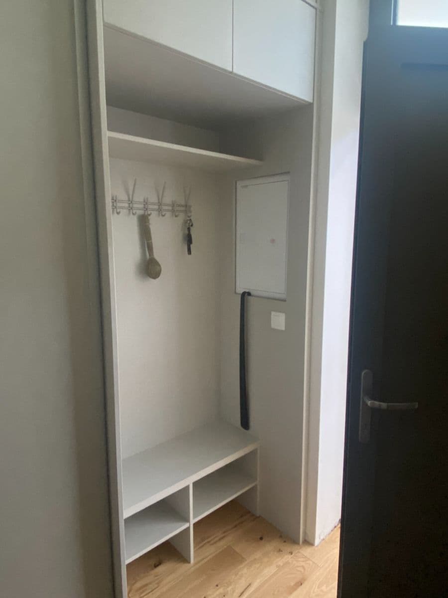 Prenájom bytu 1-izbový 39 m², Na Valentince, Praha, Praha Prenájom bytu 1-izbový 39 m², Na Valentince, Praha, Praha