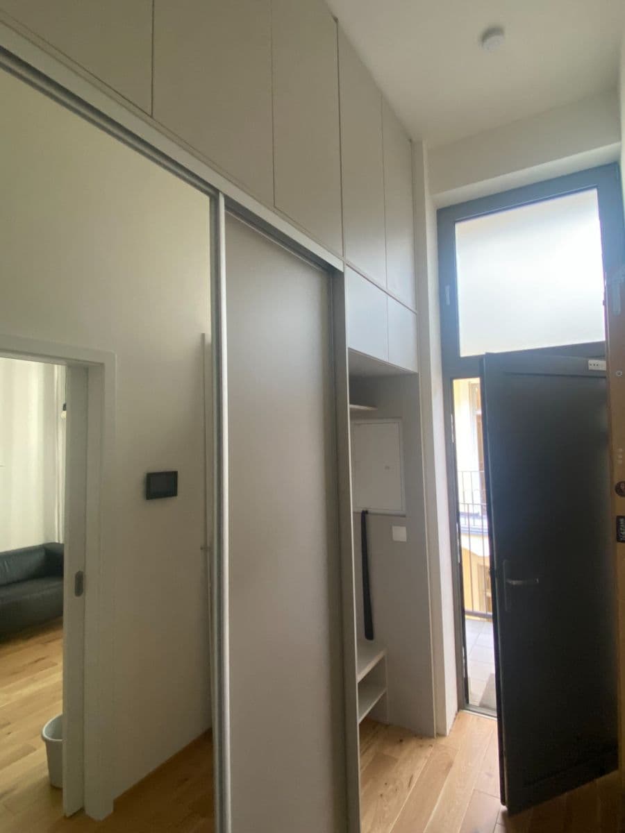 Prenájom bytu 1-izbový 39 m², Na Valentince, Praha, Praha Prenájom bytu 1-izbový 39 m², Na Valentince, Praha, Praha