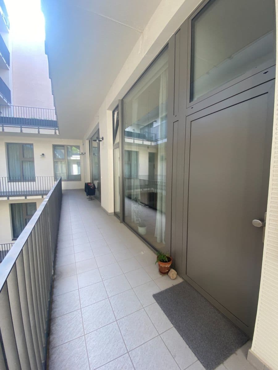 Prenájom bytu 1-izbový 39 m², Na Valentince, Praha, Praha Prenájom bytu 1-izbový 39 m², Na Valentince, Praha, Praha