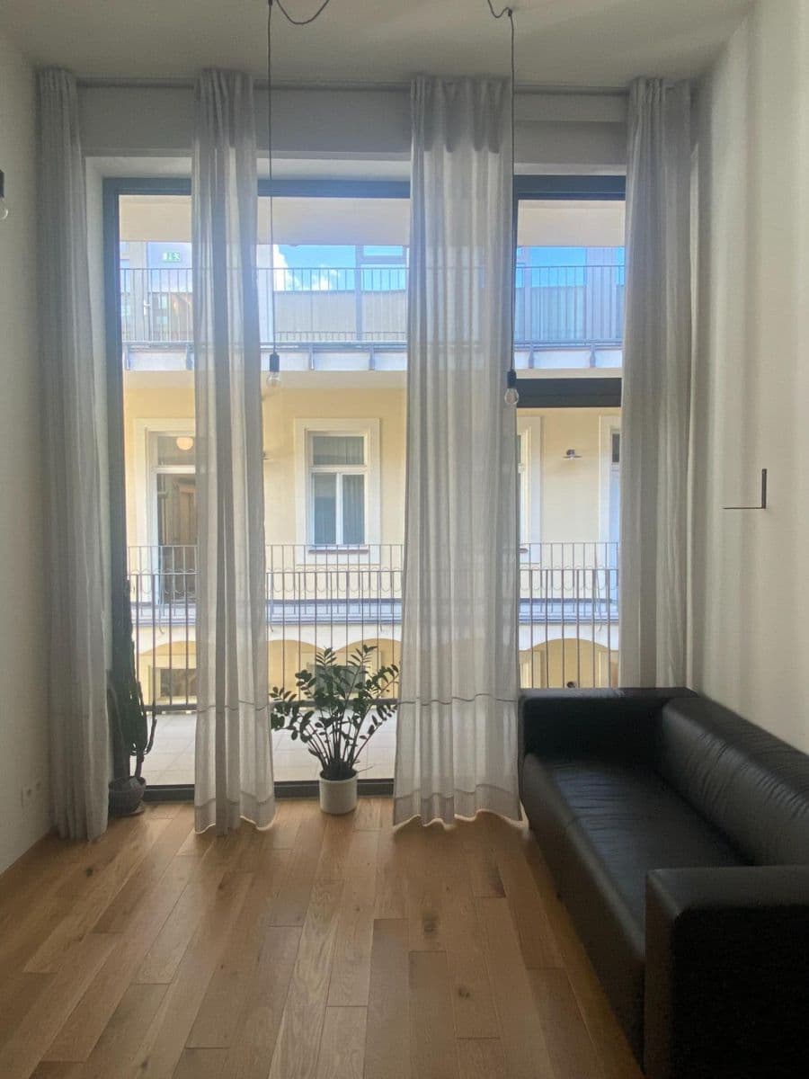 Prenájom bytu 1-izbový 39 m², Na Valentince, Praha, Praha Prenájom bytu 1-izbový 39 m², Na Valentince, Praha, Praha