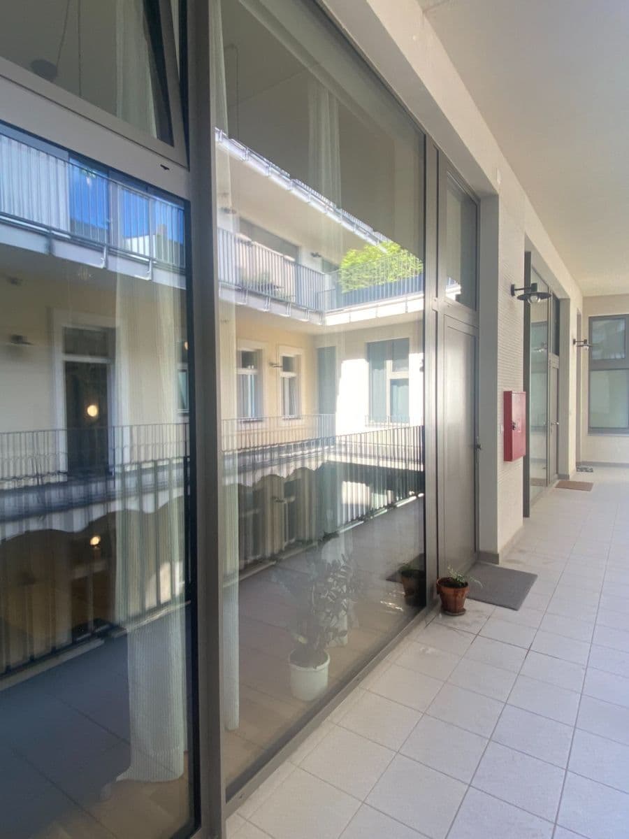 Prenájom bytu 1-izbový 39 m², Na Valentince, Praha, Praha Prenájom bytu 1-izbový 39 m², Na Valentince, Praha, Praha