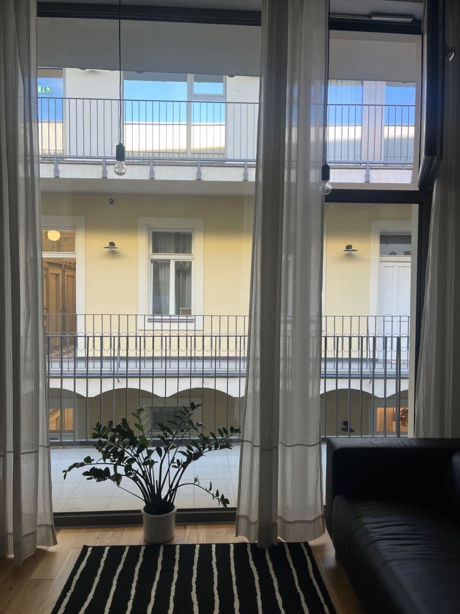 Prenájom bytu 1-izbový 39 m², Na Valentince, Praha, Praha Prenájom bytu 1-izbový 39 m², Na Valentince, Praha, Praha