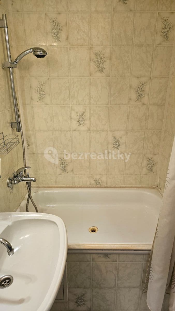 Prenájom bytu 1-izbový 31 m², Na Vrších, Praha, Praha Prenájom bytu 1-izbový 31 m², Na Vrších, Praha, Praha