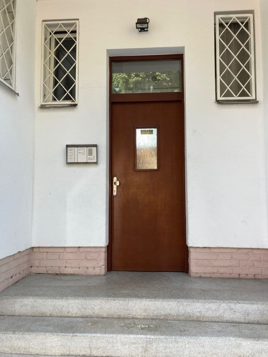 Prenájom bytu 2-izbový 56 m², U Kněžské louky, Praha, Praha Prenájom bytu 2-izbový 56 m², U Kněžské louky, Praha, Praha