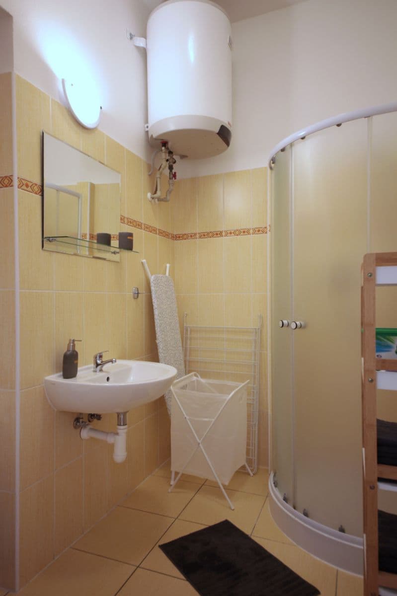 Prenájom bytu 36 m², Plzeňská, Praha, Praha Prenájom bytu 36 m², Plzeňská, Praha, Praha