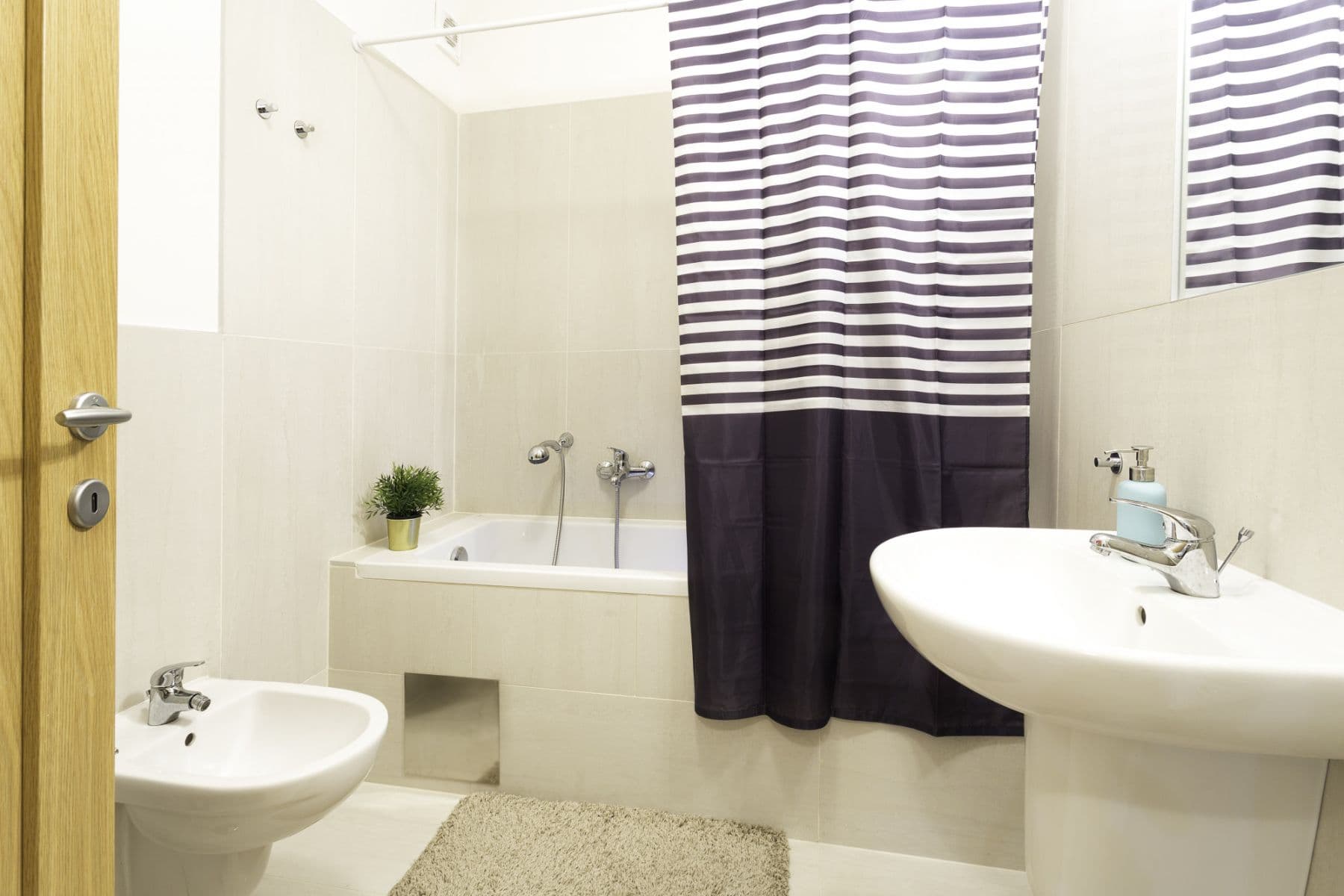 Prenájom bytu 55 m², Rumunská, Praha, Praha Prenájom bytu 55 m², Rumunská, Praha, Praha