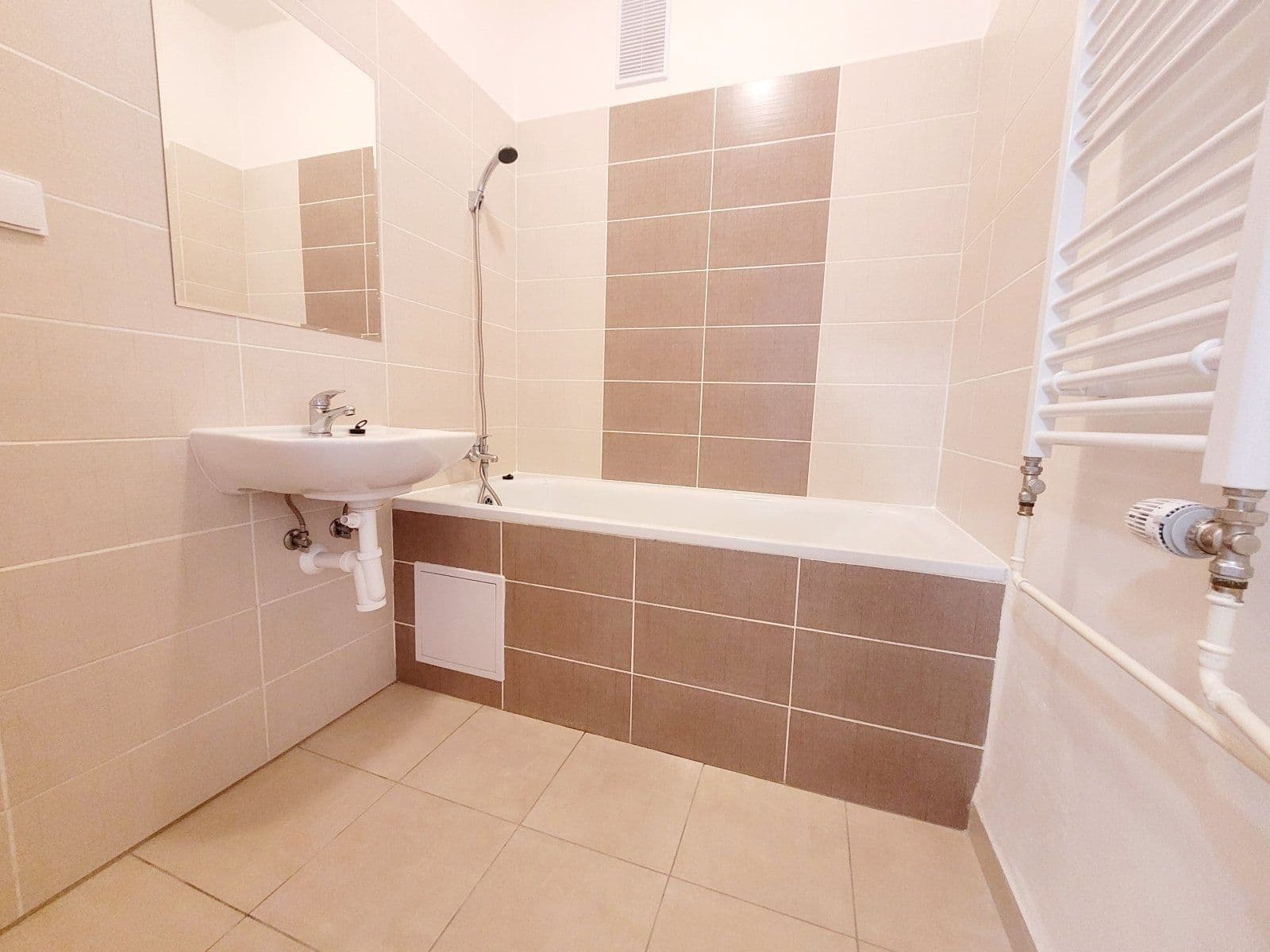 Prenájom bytu 3-izbový 72 m², Vardasova, Havířov, Moravskoslezský kraj Prenájom bytu 3-izbový 72 m², Vardasova, Havířov, Moravskoslezský kraj