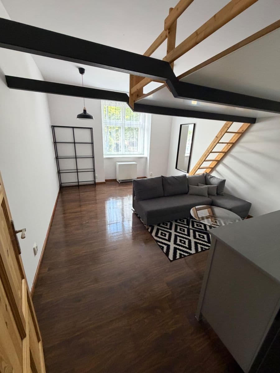Prenájom bytu 1-izbový 28 m², Ruská, Praha, Praha Prenájom bytu 1-izbový 28 m², Ruská, Praha, Praha