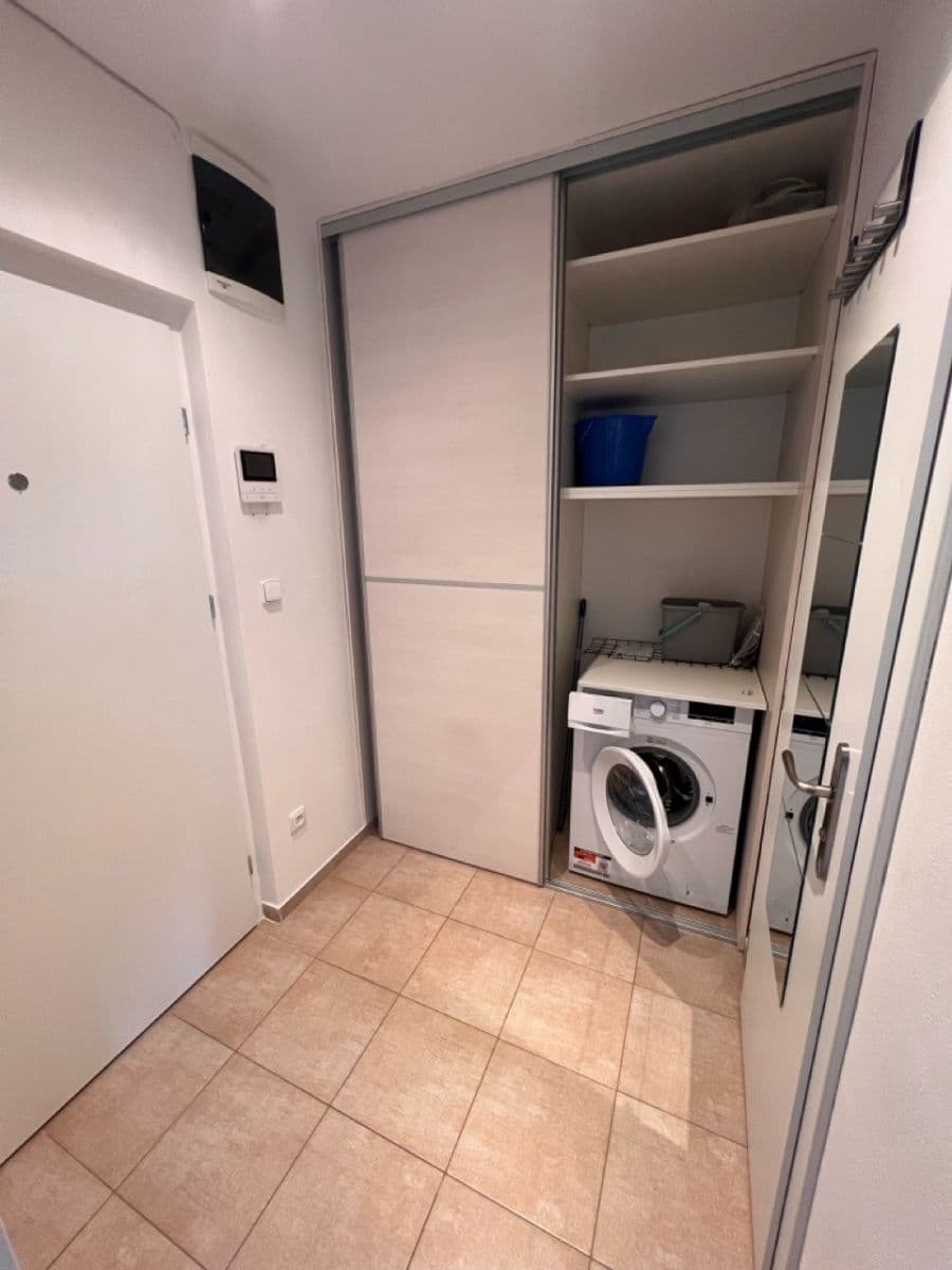 Prenájom bytu 1-izbový 32 m², Pejevové, Praha, Praha Prenájom bytu 1-izbový 32 m², Pejevové, Praha, Praha