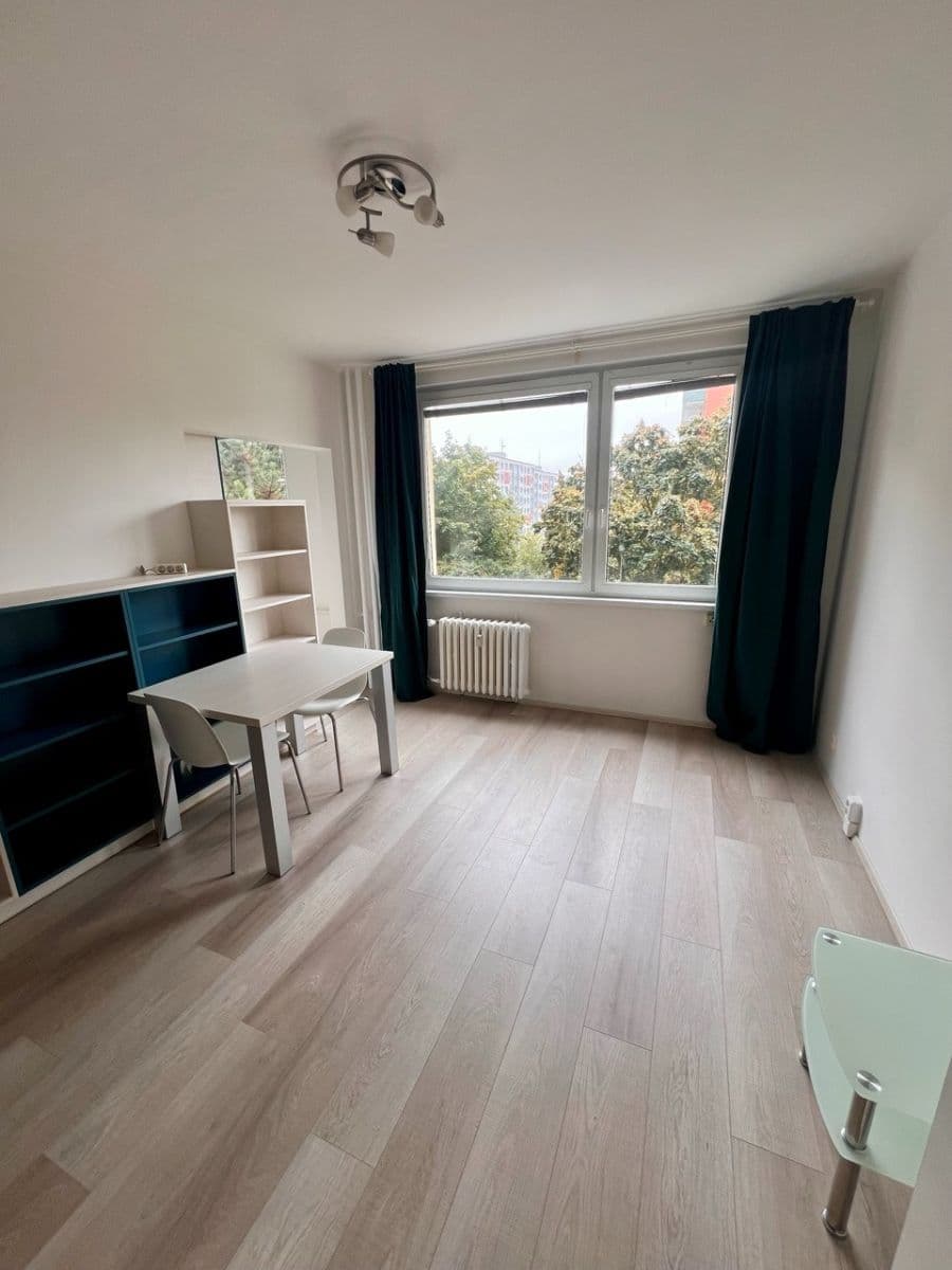 Prenájom bytu 1-izbový 32 m², Pejevové, Praha, Praha Prenájom bytu 1-izbový 32 m², Pejevové, Praha, Praha
